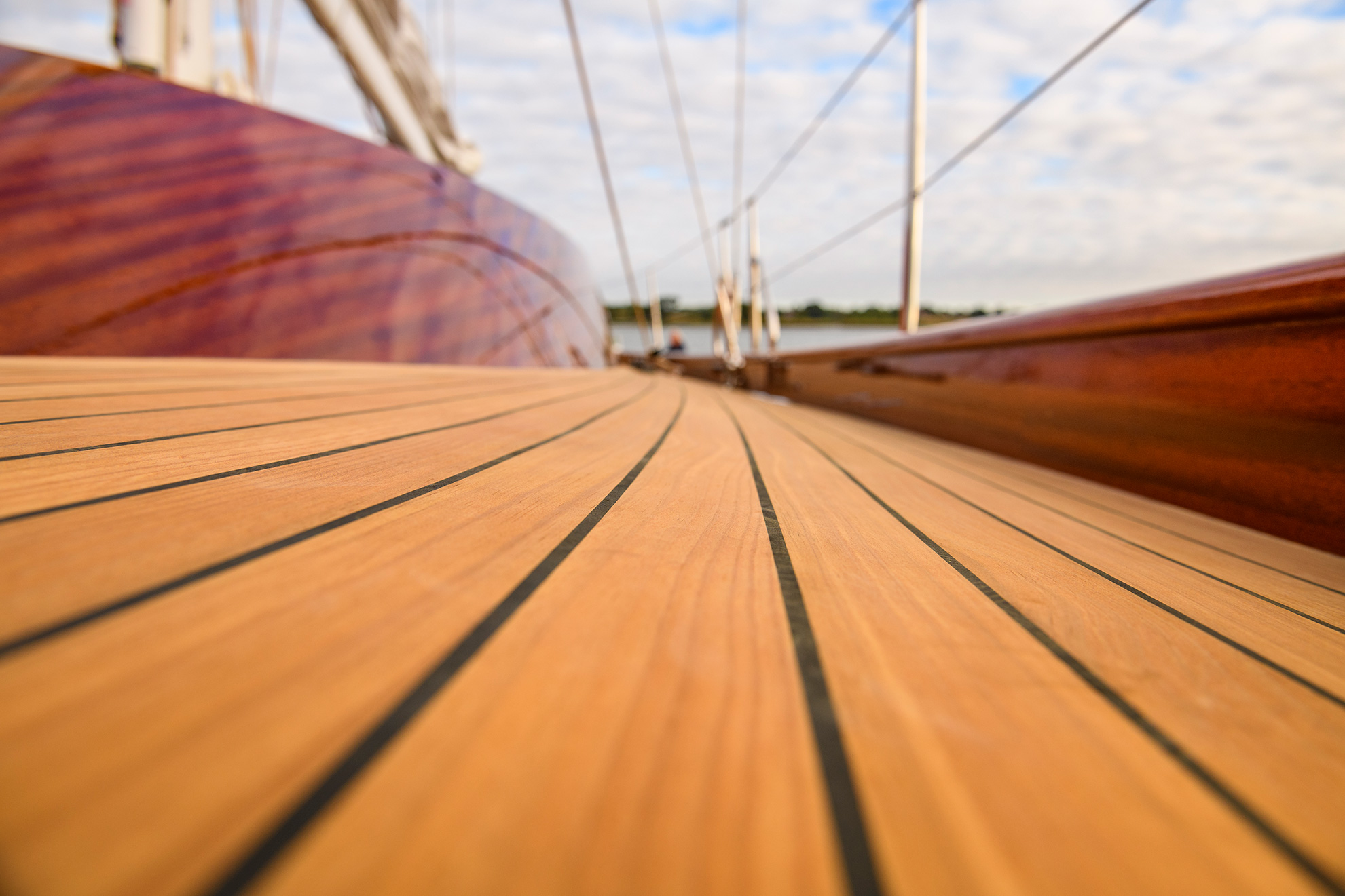 Mixing and applying WEST SYSTEM marine-grade epoxy
